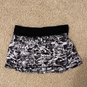 Lululemon Skirt Black and White Pattern Size 8 Regular